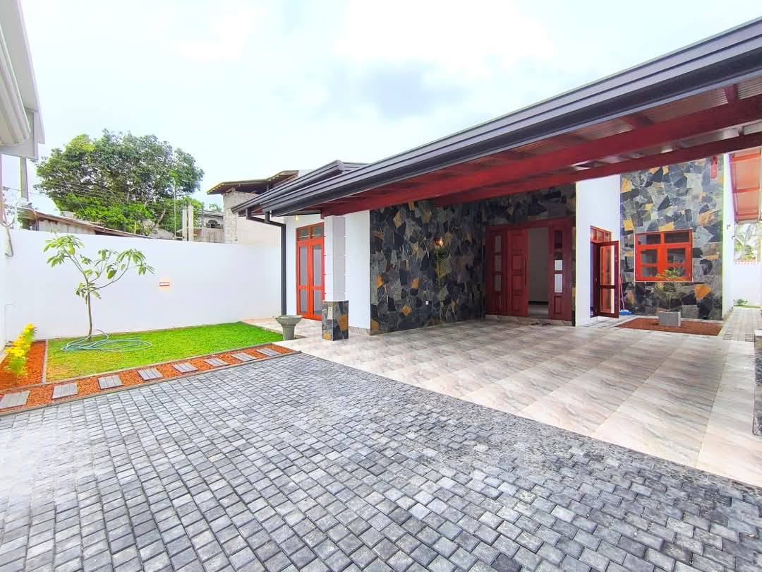 Houses for sale in Kaduwela, Colombo — Brand New Single Storey House For Sale In Athurugiriya