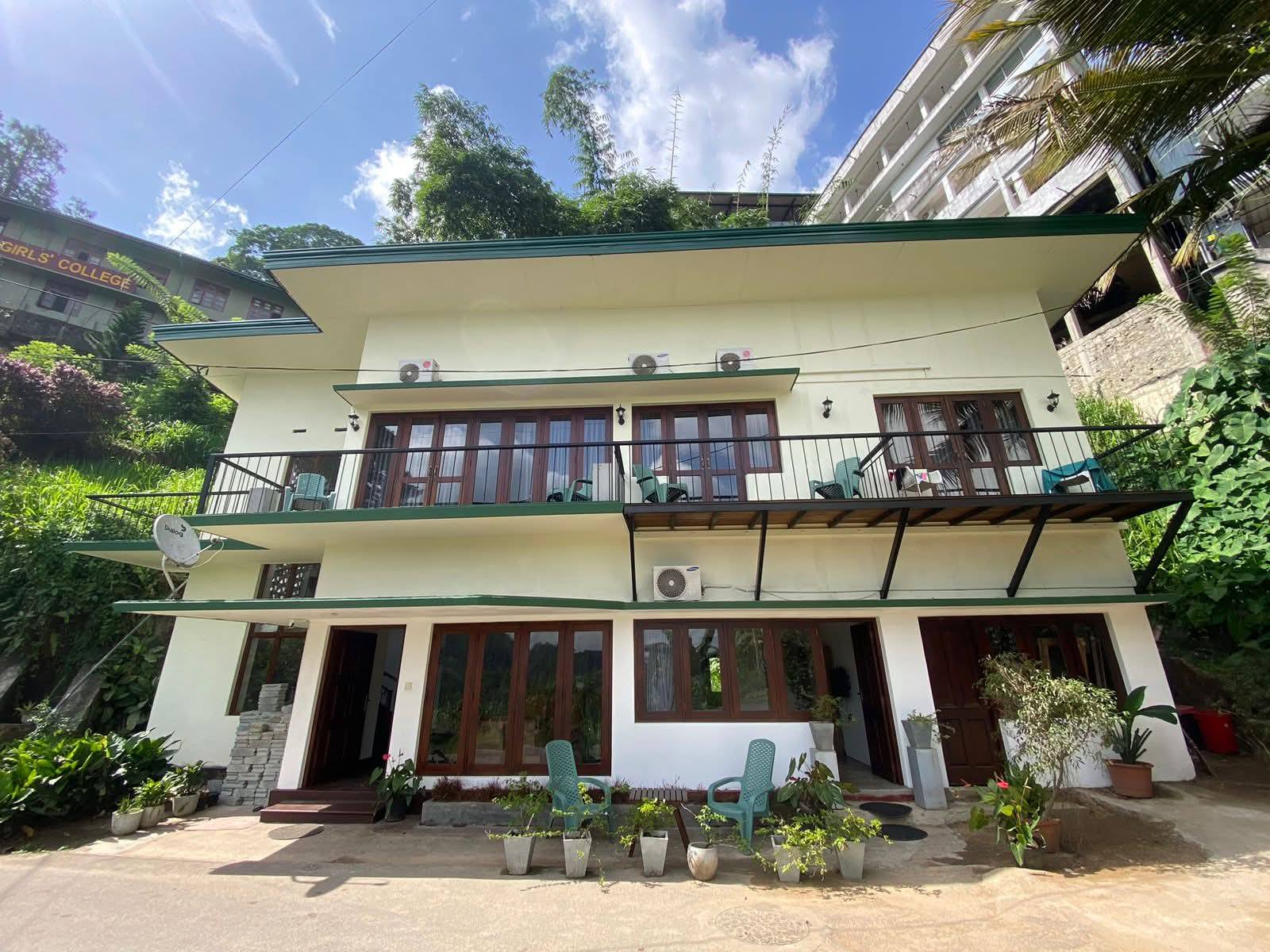 Houses for sale in Kandy, Kandy — Luxury House FOR SALE near Kandy Lake